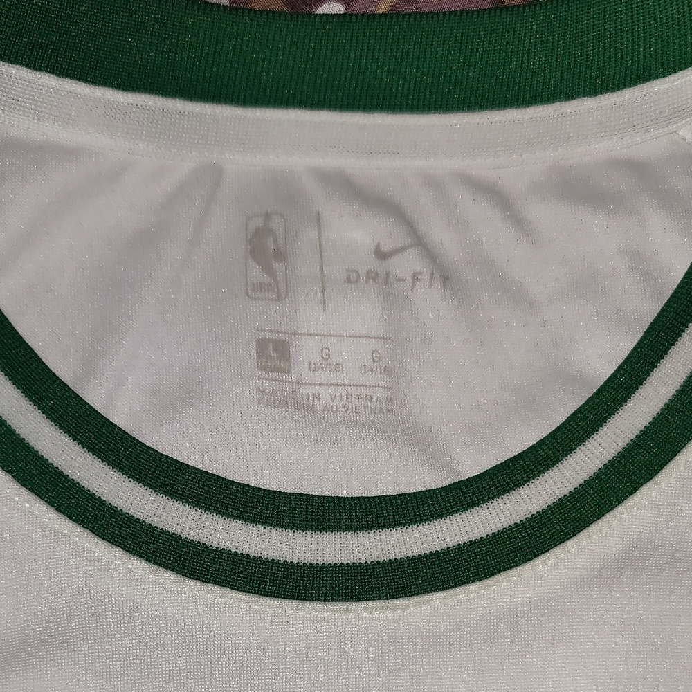 Nike Celtics White and Green Jayson Tatum Basketball Jersey Sz: L Youth 14-16 - Picture 6 of 6